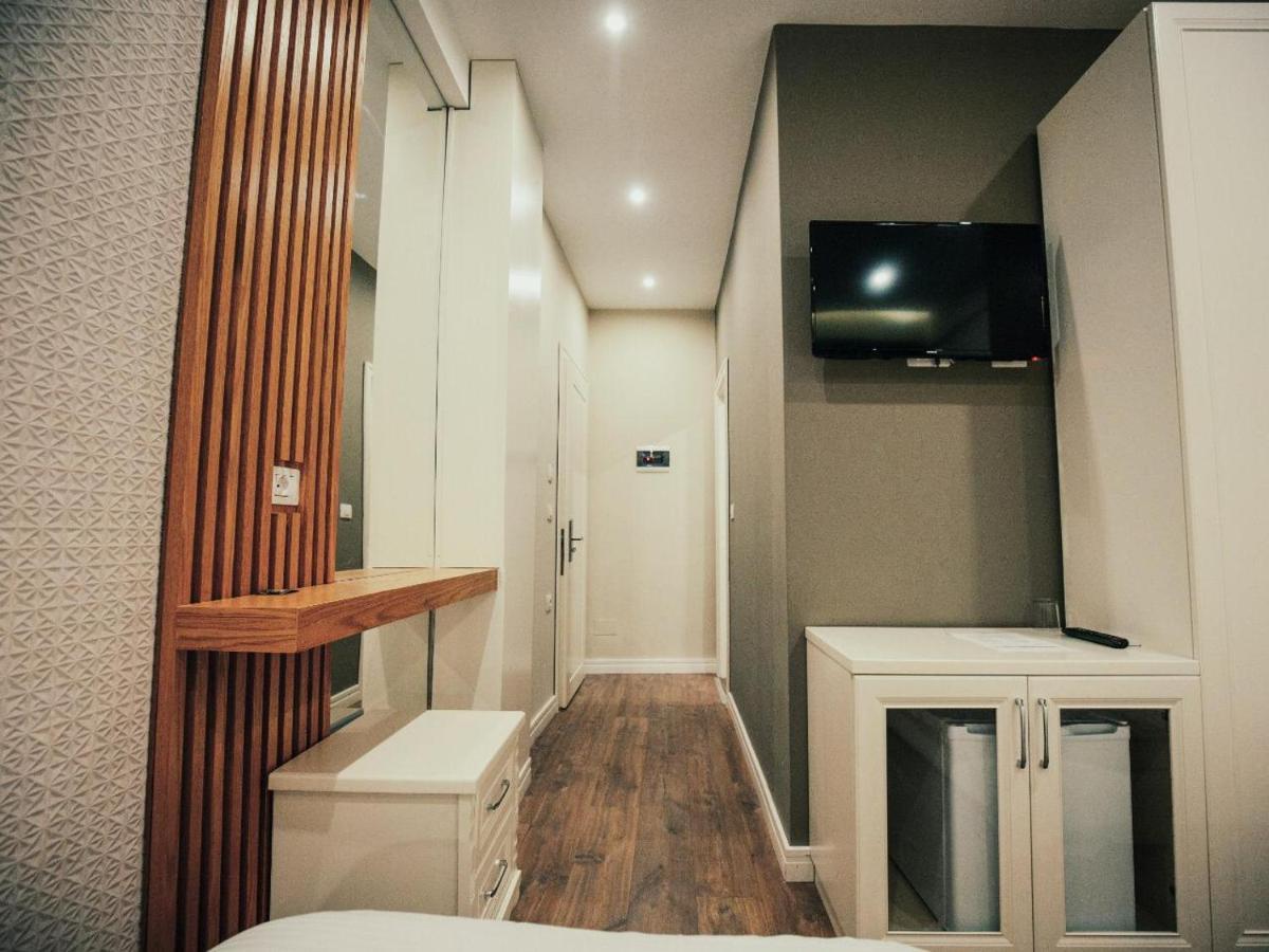 Hotel Romeo Korce Bagian luar foto