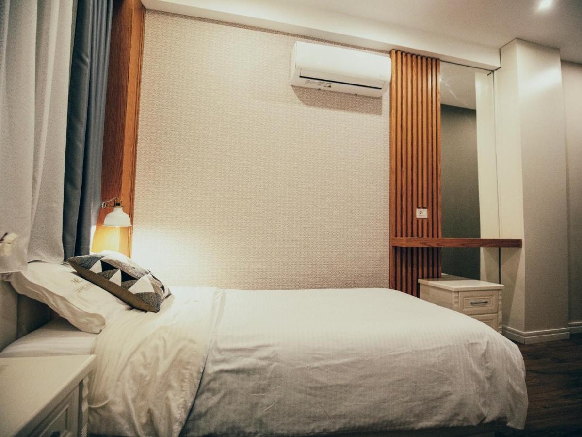 Hotel Romeo Korce Bagian luar foto