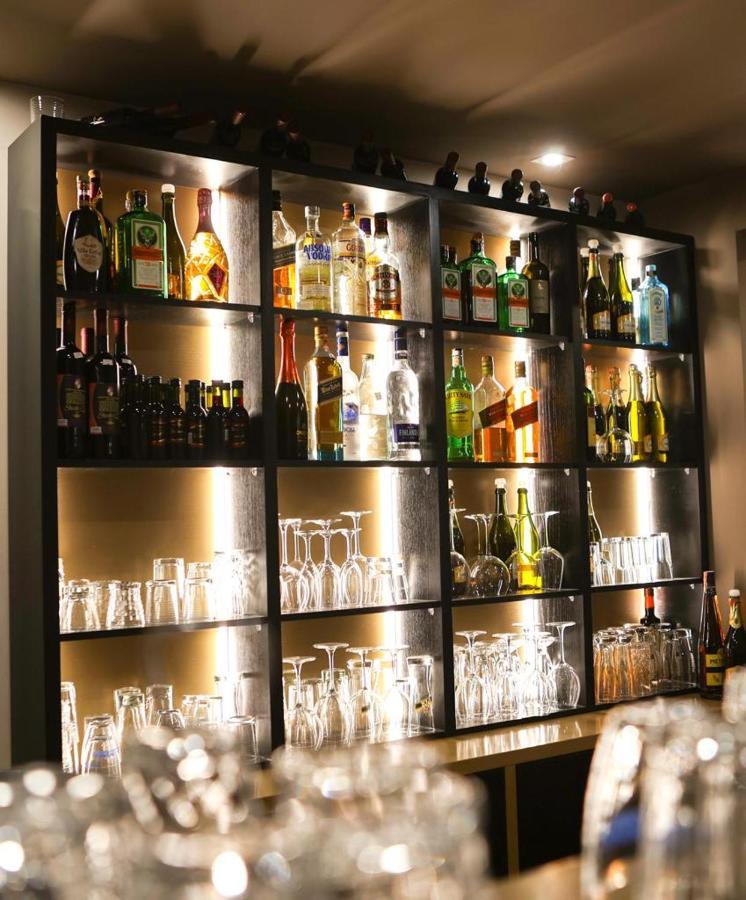 Hotel Romeo Korce Bagian luar foto